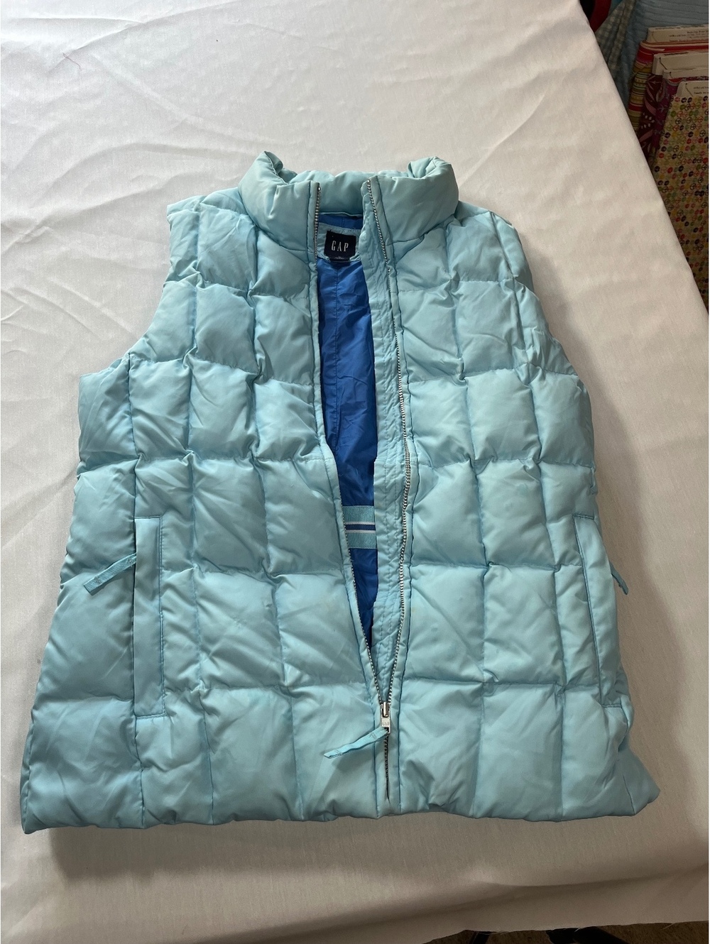 Lt blue puffer vest GAP women’s medium